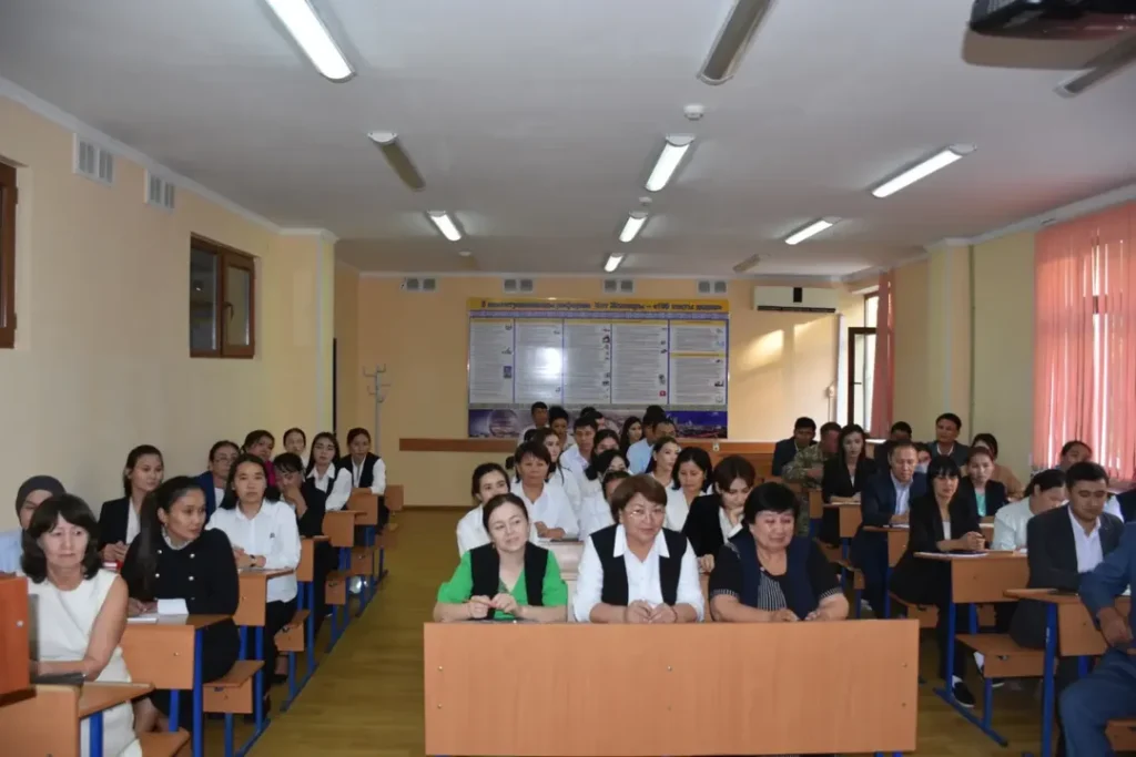 Инновациялық технологиялық колледжінде, “Біртұтас тәрбие” бағдарламасы жоспарына сәйкес, «Еңбекқорлық және кәсіби біліктілік» айы аясында «БАЛА ҚАУІПСІЗДІГІ –ҚОҒАМ КЕЛЕШЕГІ» тақырыбында колледж оқытушыларымен жиналыс өтті.