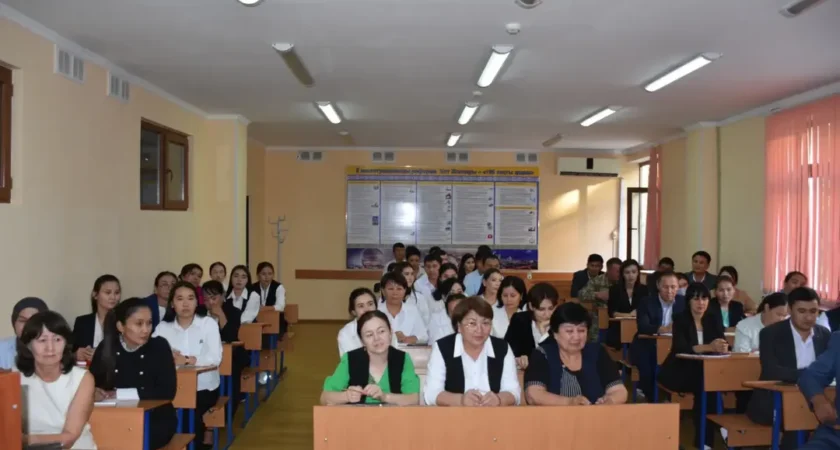 Инновациялық технологиялық колледжінде, “Біртұтас тәрбие” бағдарламасы жоспарына сәйкес, «Еңбекқорлық және кәсіби біліктілік» айы аясында «БАЛА ҚАУІПСІЗДІГІ –ҚОҒАМ КЕЛЕШЕГІ» тақырыбында колледж оқытушыларымен жиналыс өтті.