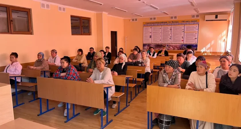 Инновациялық технологиялық колледжінде, “Біртұтас тәрбие” бағдарламасы жоспарына сәйкес «БАЛА ҚАУІПСІЗДІГІ –ҚОҒАМ КЕЛЕШЕГІ» тақырыбында ата-аналарға арналған жиын өтті.
